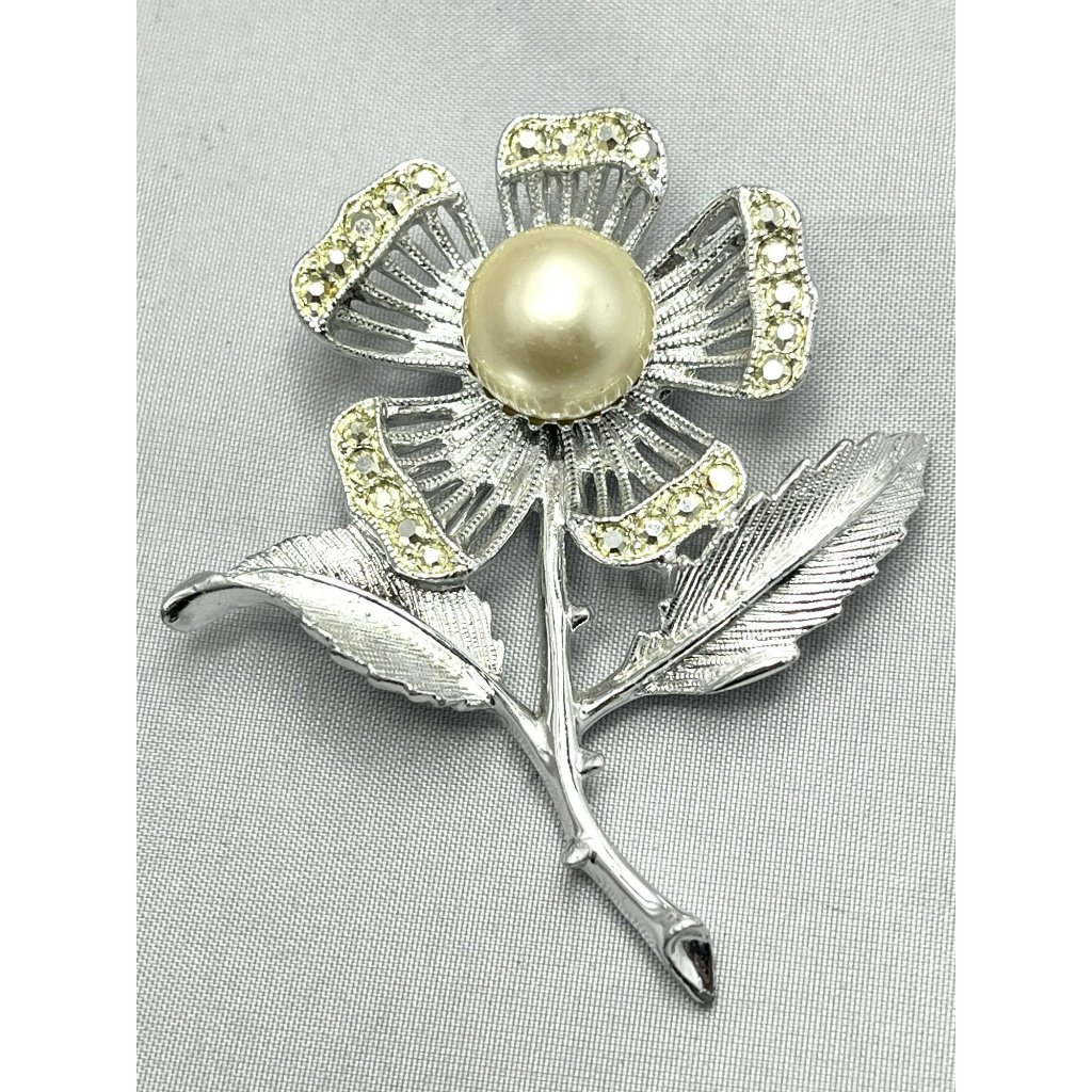 Vintage Sarah Coventry Flower Brooch Pin